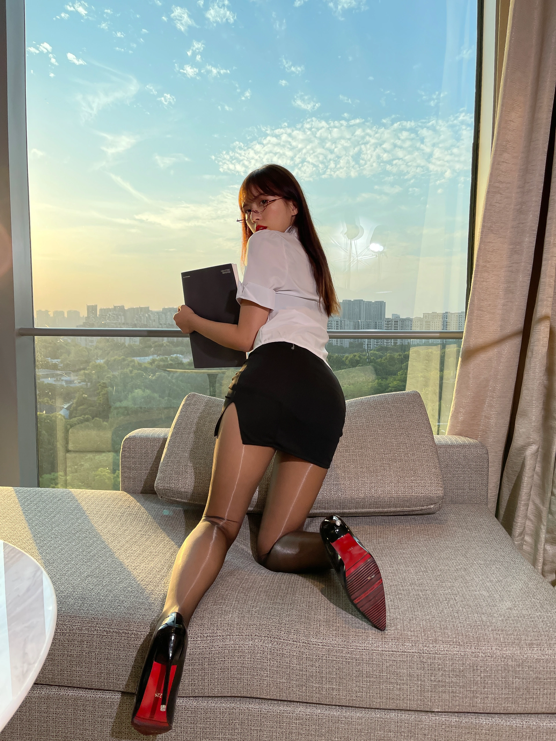 张思允 微蜜圈 -  NO.011 油亮黑丝制服 1